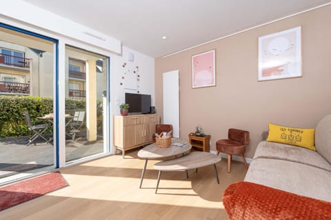 TV and multimedia, View (from property/room), Balcony/Terrace, Living room