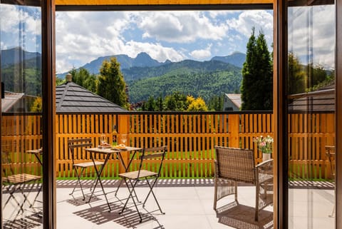 Patio, Natural landscape, View (from property/room), Balcony/Terrace, Mountain view