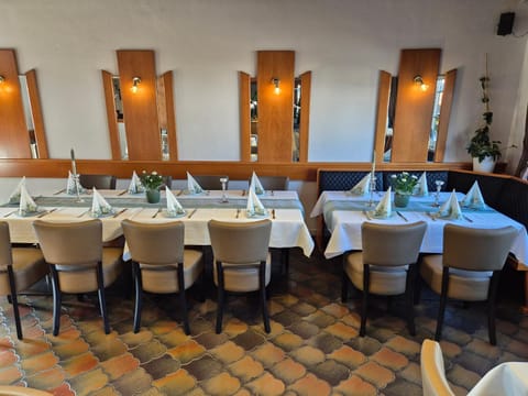 Restaurant/places to eat, Restaurant/places to eat