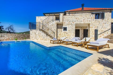 Property building, Swimming pool, sunbed