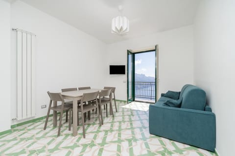 TV and multimedia, Seating area, Dining area