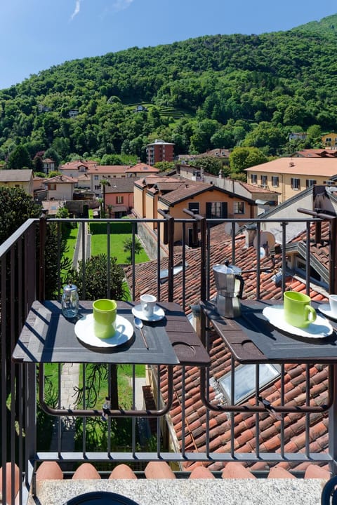 View (from property/room), Balcony/Terrace, Mountain view