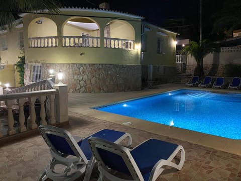 Property building, Garden, Swimming pool