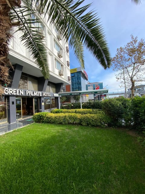 Property building, Natural landscape, Garden, Garden view, Street view