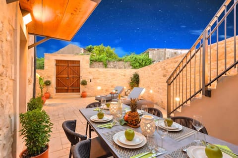 Patio, Day, View (from property/room), Balcony/Terrace, Seating area, Dining area