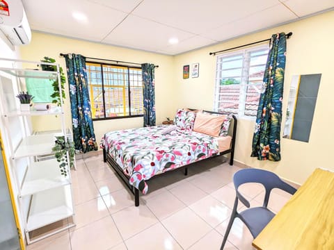 Bed, Photo of the whole room, air conditioner