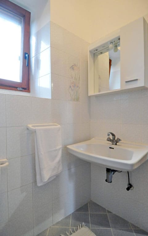 Toilet, Bathroom, towels