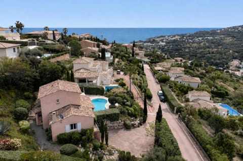 Property building, Nearby landmark, Day, Natural landscape, Bird's eye view, City view, Mountain view, Pool view, Sea view, Swimming pool