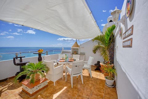 Day, Natural landscape, View (from property/room), Balcony/Terrace, Seating area, Dining area, Sea view