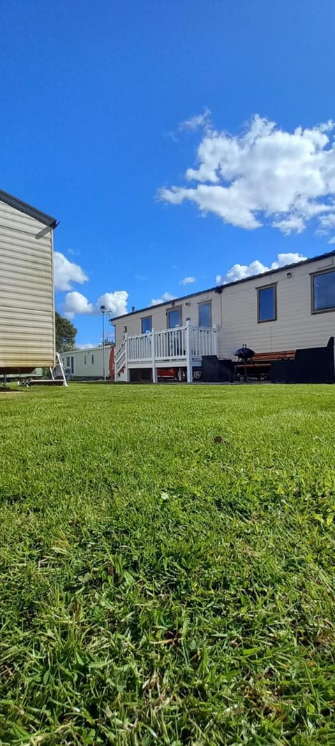 Property building, Balcony/Terrace, Garden view