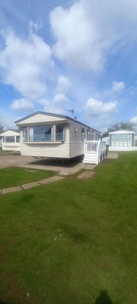 Property building, Day, Natural landscape, Garden