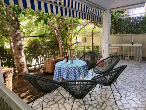 Patio, Spring, Day, Garden, Garden, View (from property/room), Balcony/Terrace, Living room, Seating area, Dining area, Garden view