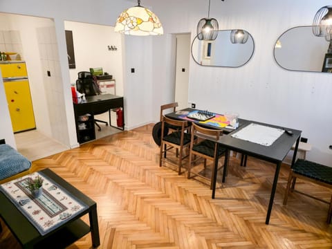 Kitchen or kitchenette, Living room, Seating area, Dining area, minibar