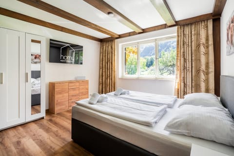 Bed, TV and multimedia, Photo of the whole room, Bedroom, wardrobe