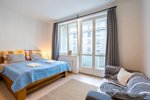 Bed, Balcony/Terrace, Bedroom