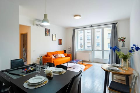Billiard, Living room, Dining area, air conditioner
