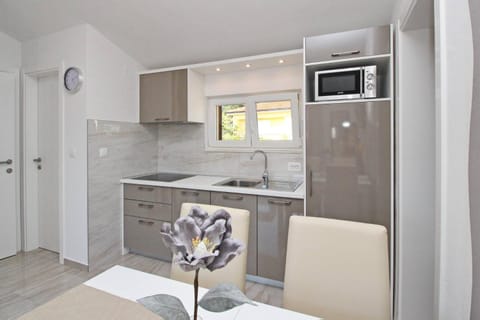 Sunshine Residence Baska Bed and Breakfast in Lika-Senj County