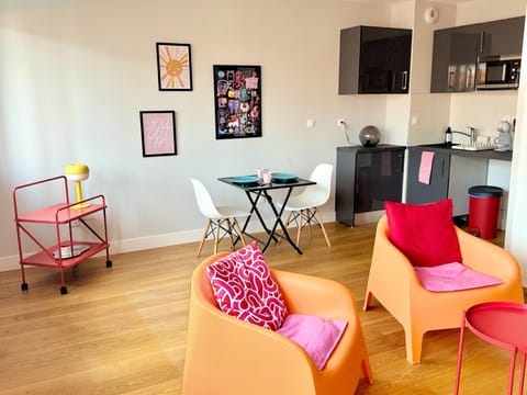 Kitchen or kitchenette, Living room, Dining area