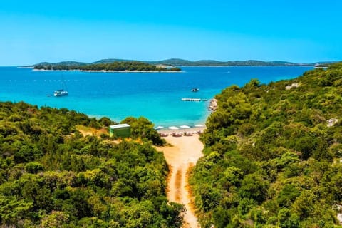 Cozy and Chic Little House with Pool Ivinj - 3 House in Tisno