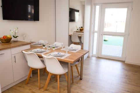 TV and multimedia, Living room, Dining area