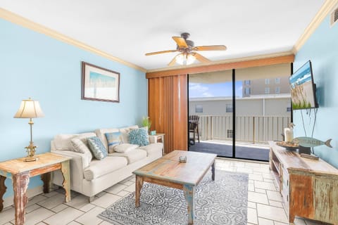 TV and multimedia, Living room, Seating area, Evening entertainment
