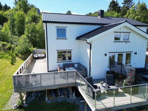 Property building, Patio, View (from property/room), Balcony/Terrace, Garden view