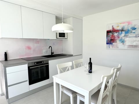 Kitchen or kitchenette, Dining area, oven, pet friendly, stove, toaster