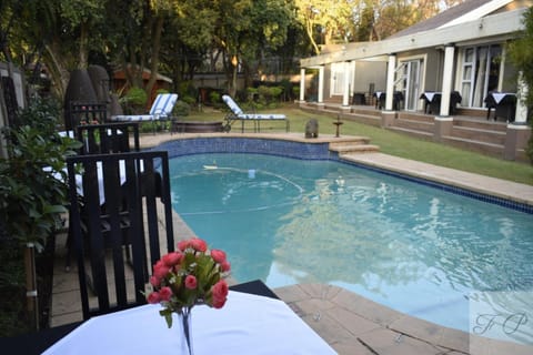 Garden, Seating area, Garden view, Pool view, Swimming pool, sunbed