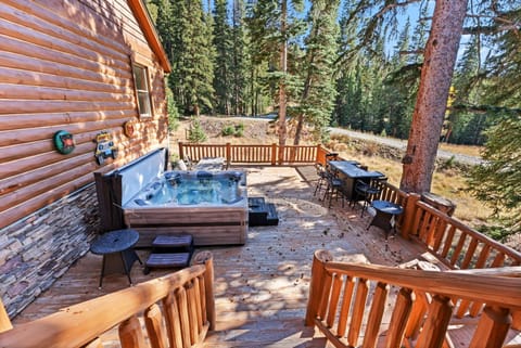Luxurious 5BDR Getaway with Hot Tub and Mountain Views House in Blue River
