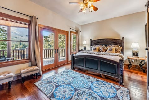 Luxurious 5BDR Getaway with Hot Tub and Mountain Views House in Blue River