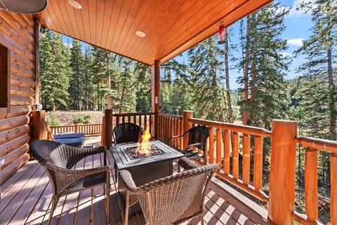 Luxurious 5BDR Getaway with Hot Tub and Mountain Views House in Blue River