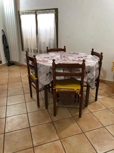 Seating area, Dining area, Breakfast