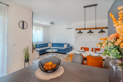 Living room, Seating area, Dining area