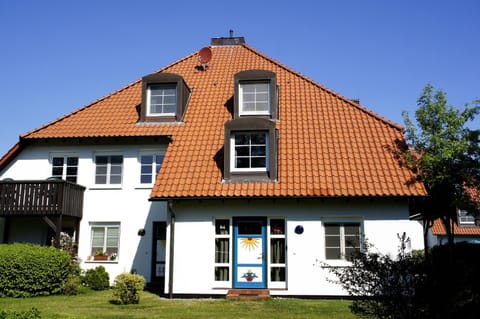 Facade/entrance, Spring, Day, Garden, On site, Garden view