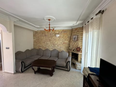 TV and multimedia, Living room, Seating area, fireplace