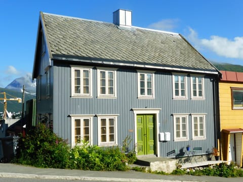 Property building, Day