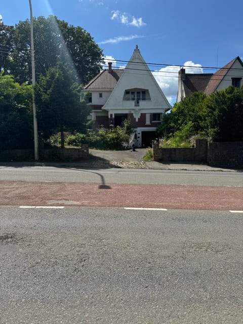 la villa dewez a loverval Villa in Charleroi