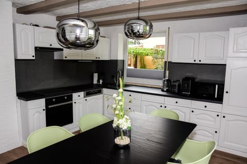 Kitchen or kitchenette, Dining area, dishwasher, oven, toaster