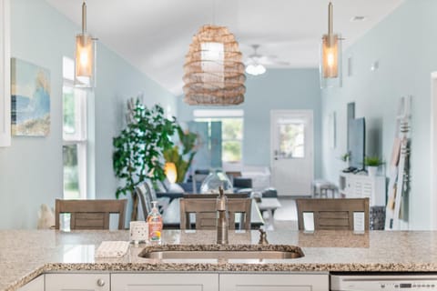 Kitchen or kitchenette, Seating area, Dining area