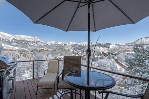 4BR with Hot Tub Walk to Chondola House in Telluride
