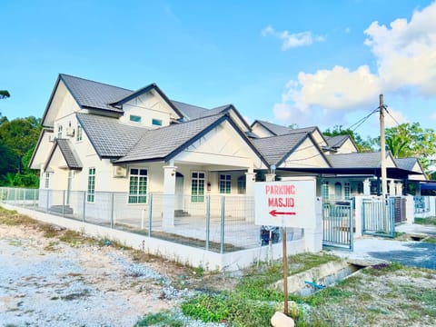 Property building, Day, Neighbourhood