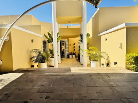 Facade/entrance