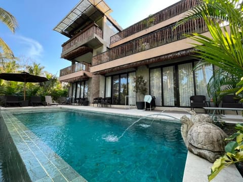 Property building, Garden, Swimming pool, sunbed