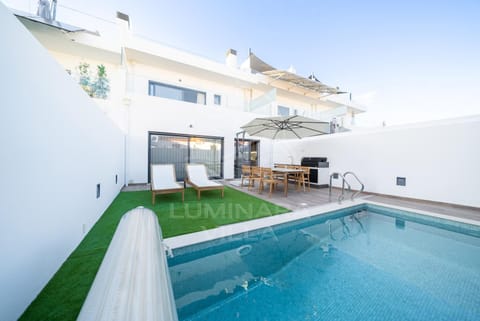 BBQ facilities, Garden, Balcony/Terrace, Seating area, Dining area, Swimming pool, sunbed