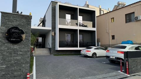 Property building, Day, Street view, Parking