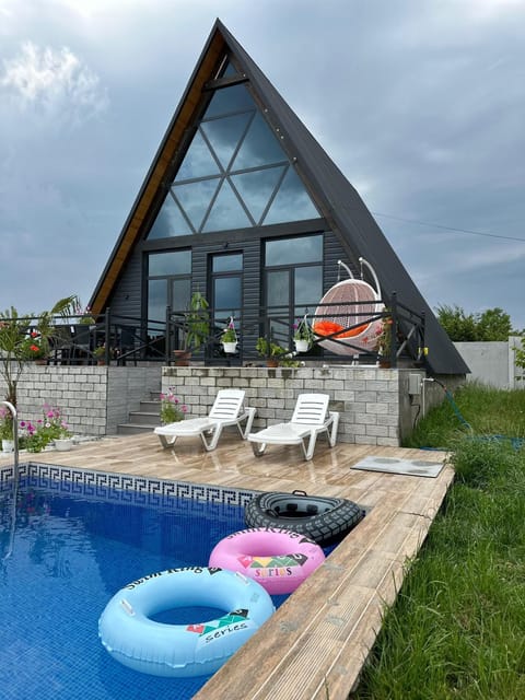 Property building, Patio, Patio, Balcony/Terrace, Balcony/Terrace, Swimming pool
