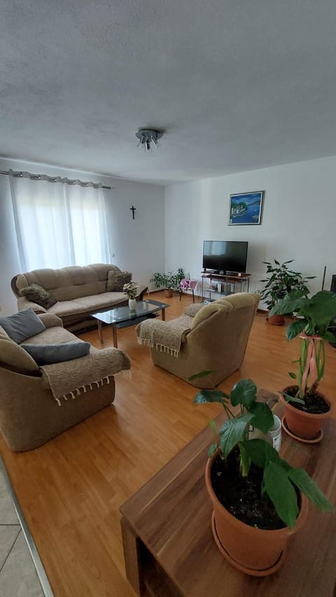 Kuća za odmor-Mladen Apartment in Šibenik-Knin County, Croatia