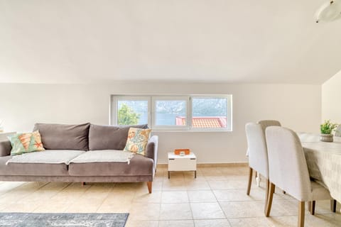 Living room, Diving