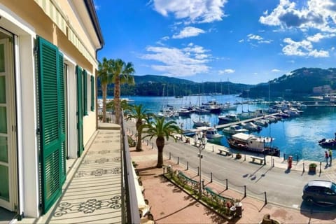 Sea view, Street view