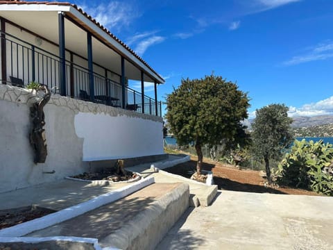 Property building, Patio, Balcony/Terrace